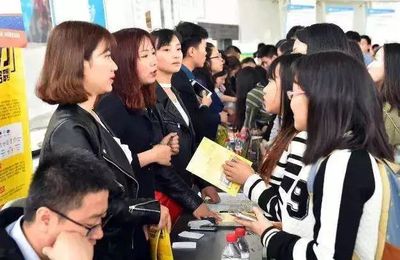 畢業(yè)兩年仍算應屆生？大學生擇業(yè)期政策解析